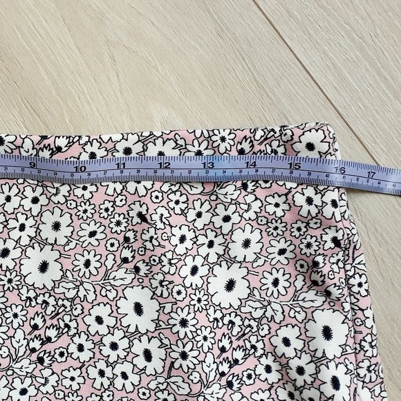 Cute slip on Joe Fresh Skirt - Picture 3 of 6